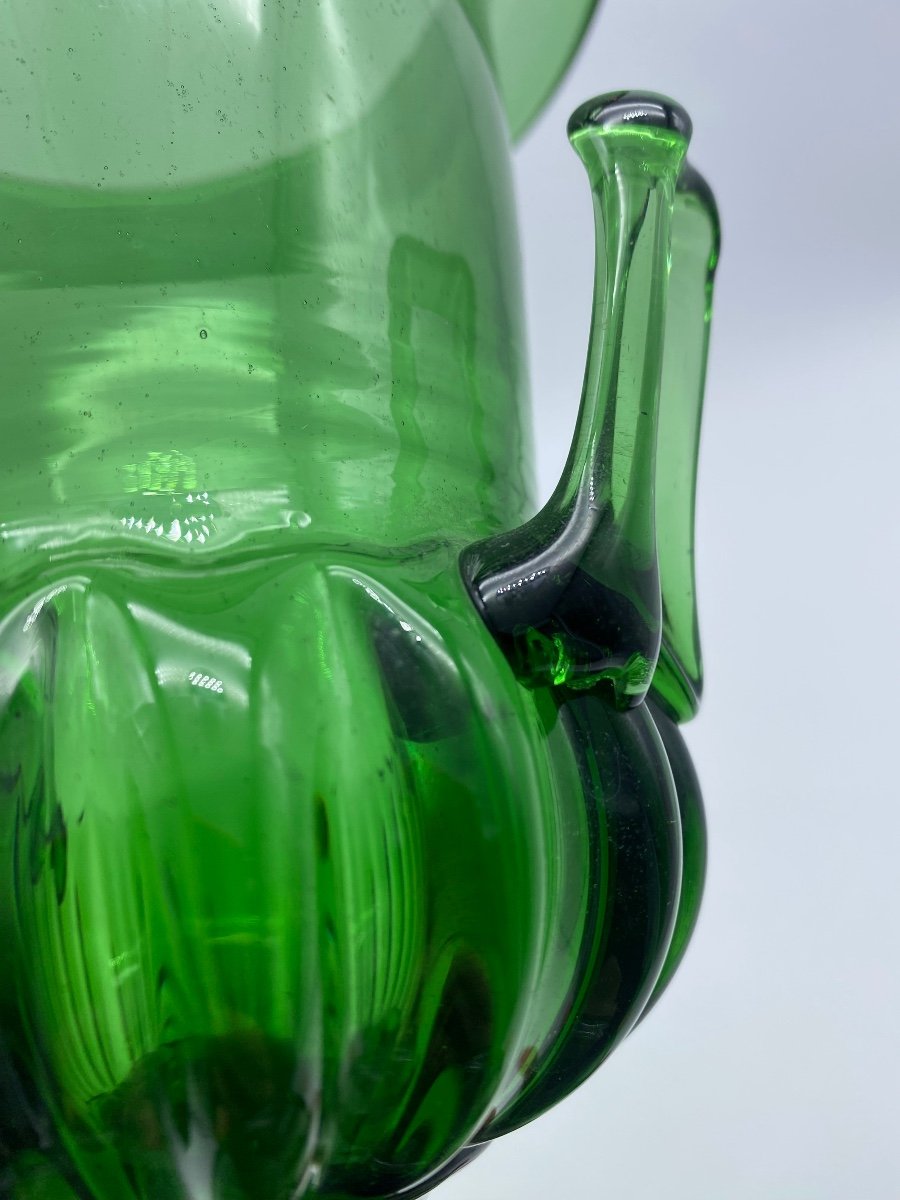 Un Vase Urne Sur Piedestal En Verre Vert Epoque Victorien  -photo-8