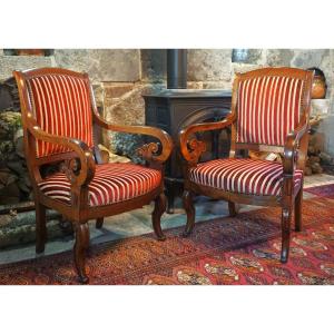 Pair Of Restoration Armchairs In Carved Walnut / Early 19th Century