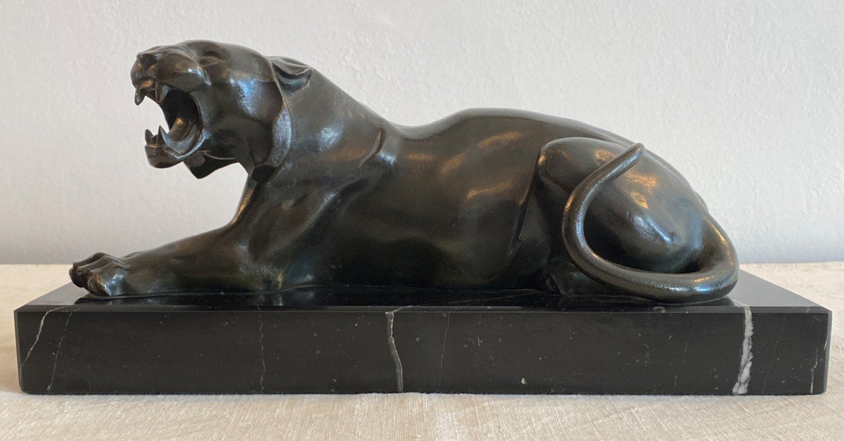 Roaring Lioness In Bronze On Marble Art Deco XXth