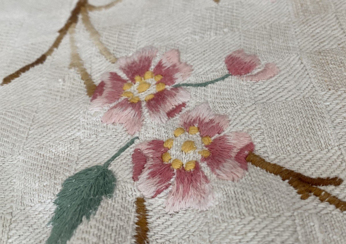 Large Linen Tablecloth With Checkerboard Decor And Embroidered With 19th Century Flowers-photo-1