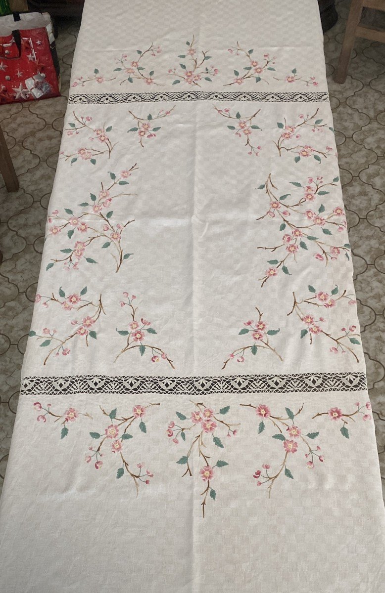 Large Linen Tablecloth With Checkerboard Decor And Embroidered With 19th Century Flowers