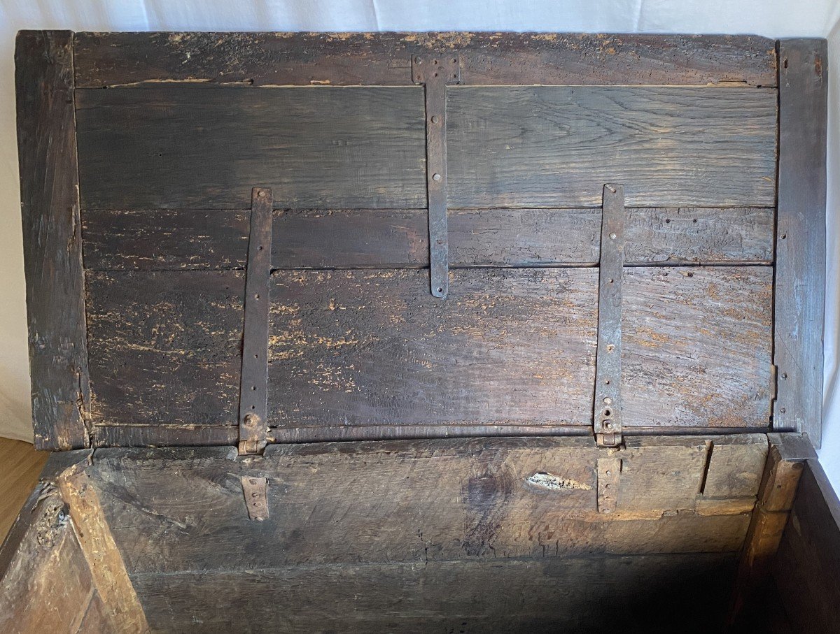 Oak Chest Decorated With 2 Fleurs De Lys XVIth-photo-1