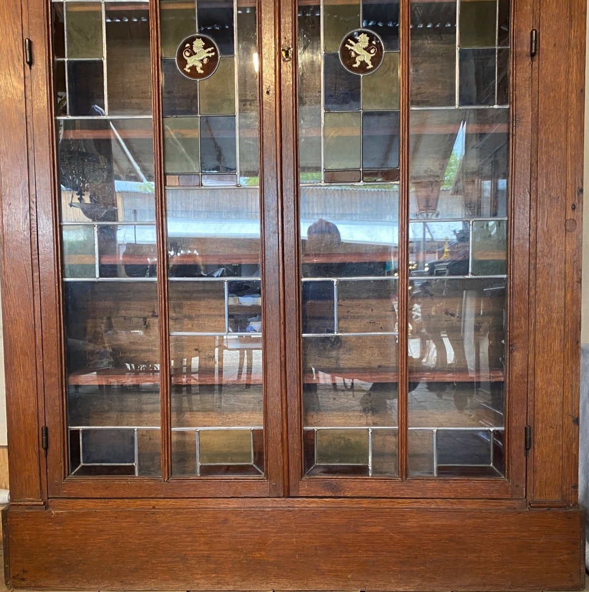 Vitrine Ou Bibliothèque En Chêne Avec Vitraux Lions XIX ème. -photo-2