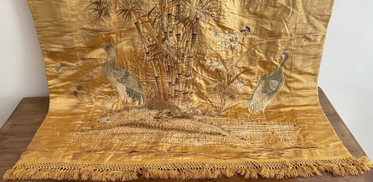 Chinese Golden Silk Embroidered Hanging -photo-1