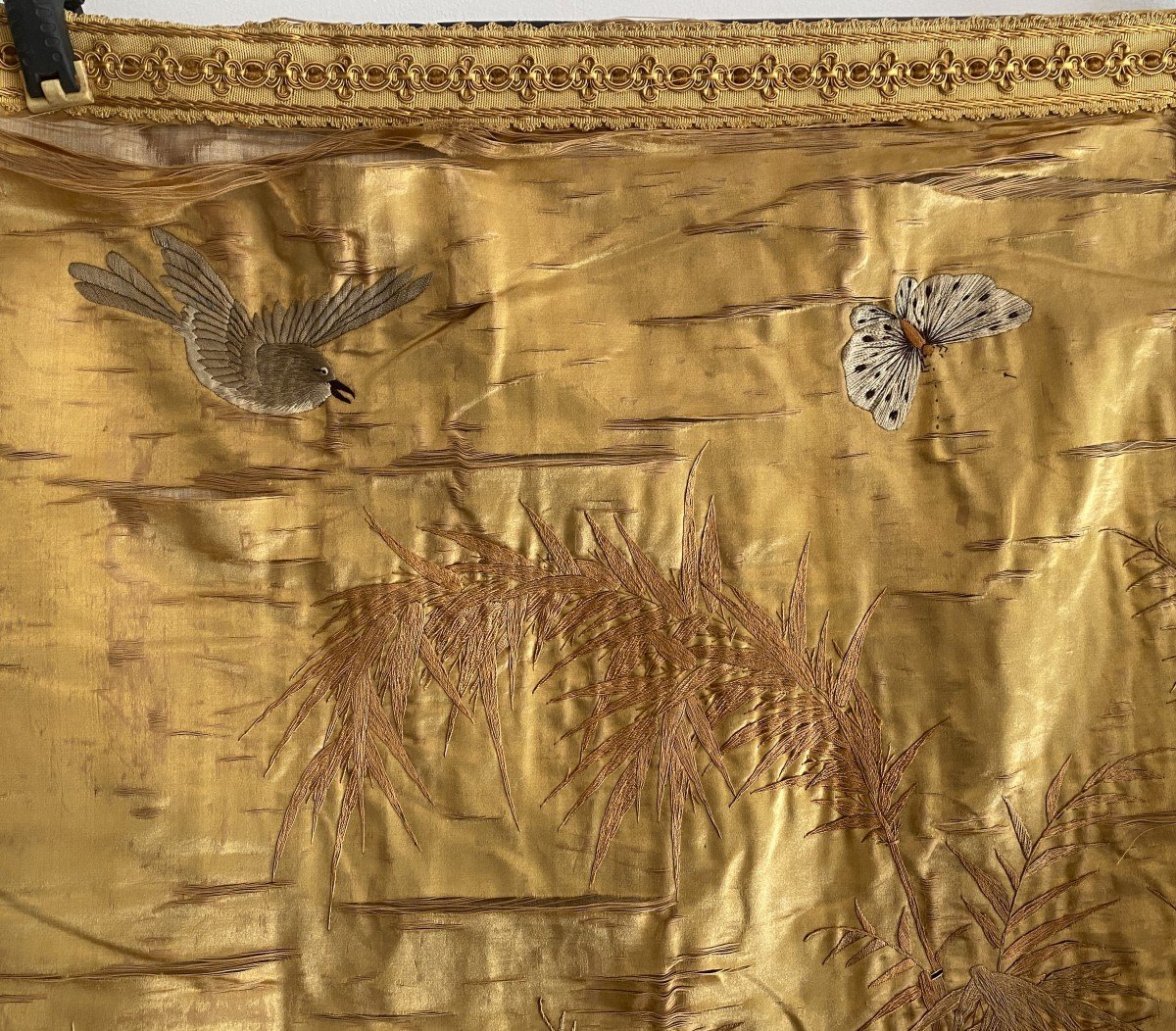 Chinese Golden Silk Embroidered Hanging -photo-4