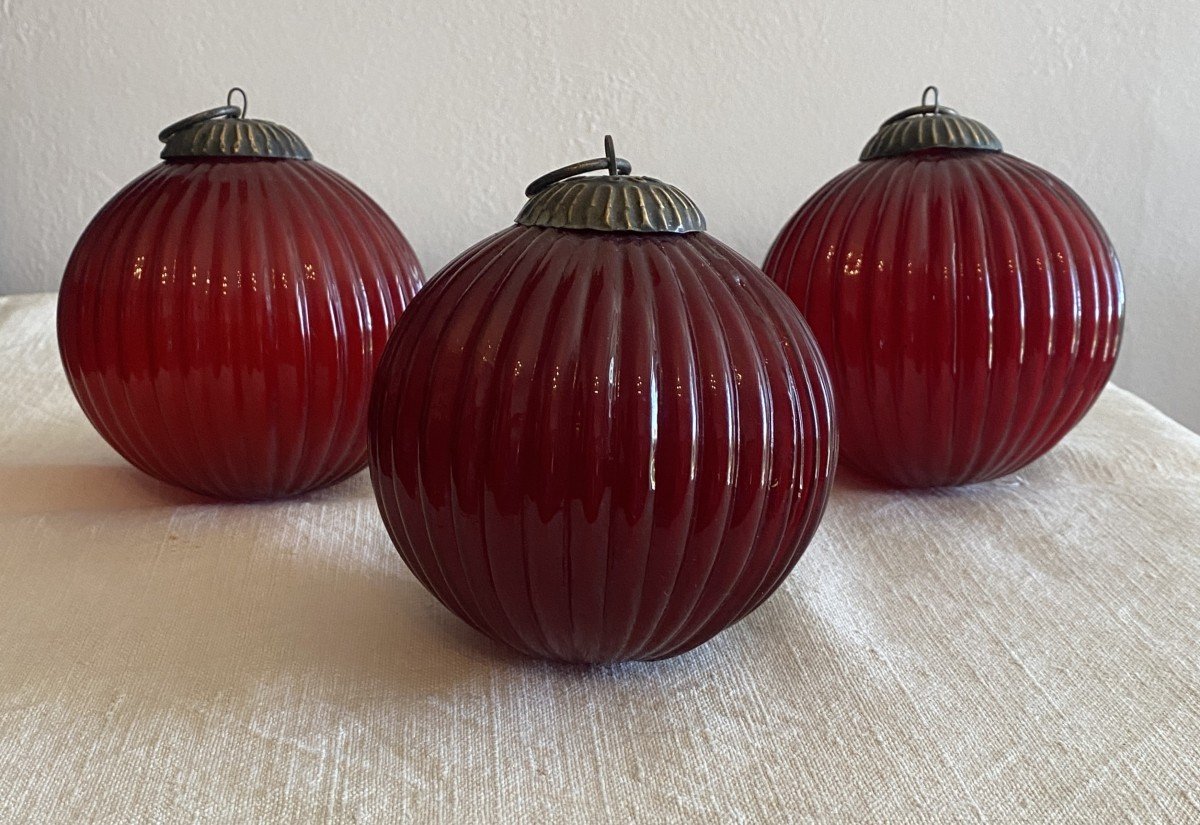 3 19th Century Fluted Christmas Balls With Brass Fasteners-photo-4