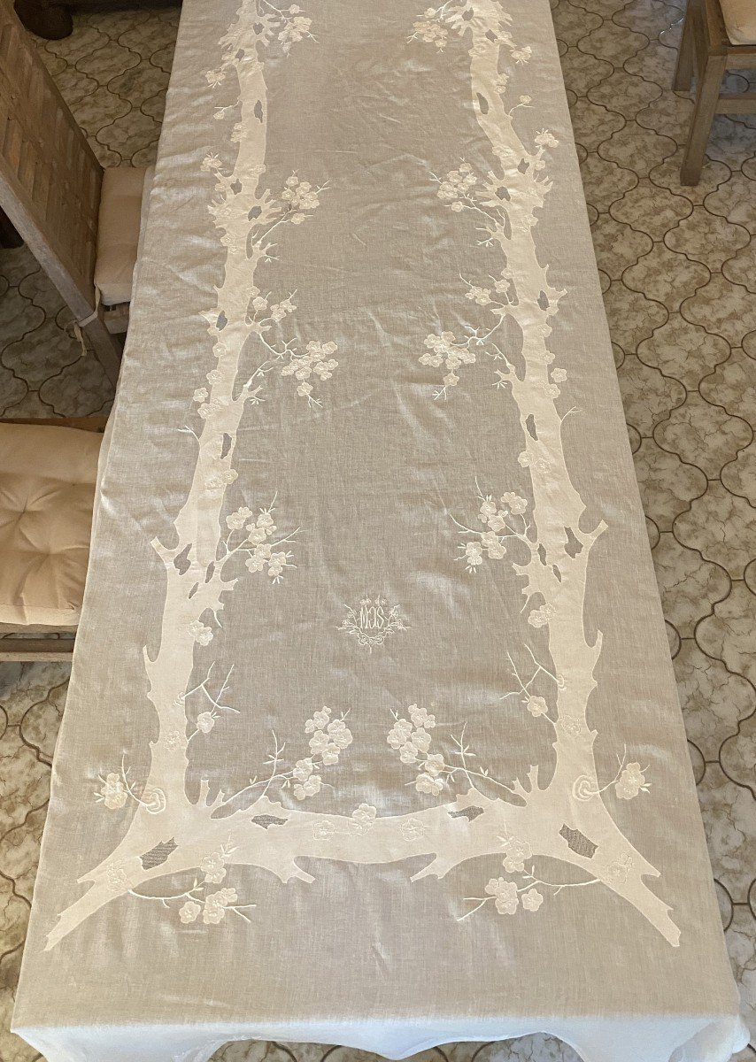 Très Grande Nappe  En Fil De Lin Brodée Fleurs De Cerisier Début XX