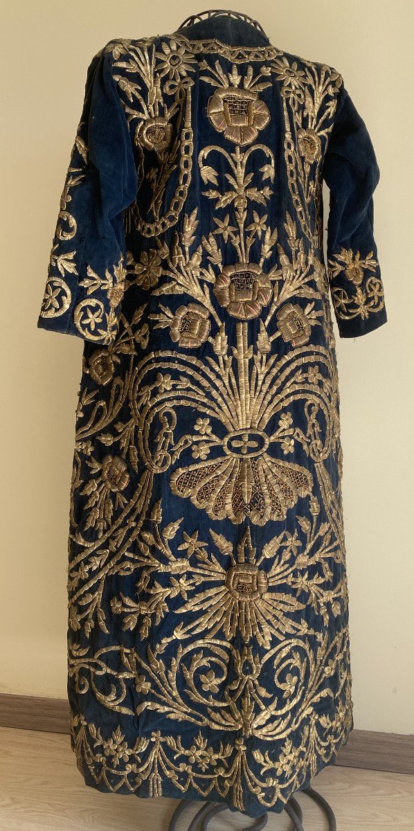 Ottoman Ceremonial Dress In Embroidered Velvet, Richly Embroidered With Gold Threads, 19th Century-photo-2