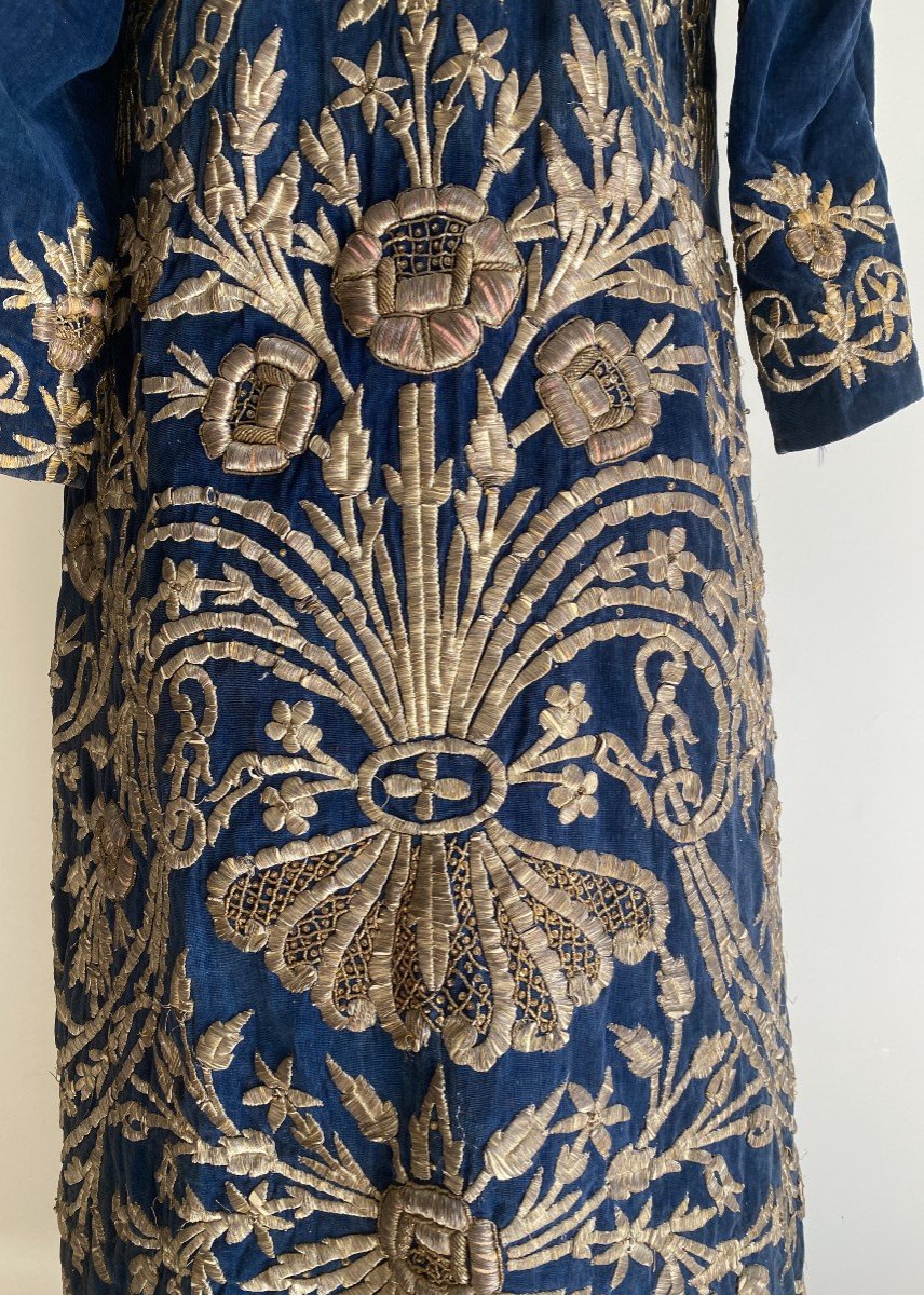 Ottoman Ceremonial Dress In Embroidered Velvet, Richly Embroidered With Gold Threads, 19th Century-photo-3