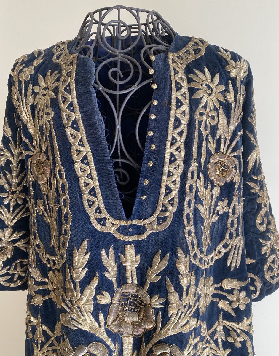 Ottoman Ceremonial Dress In Embroidered Velvet, Richly Embroidered With Gold Threads, 19th Century-photo-2