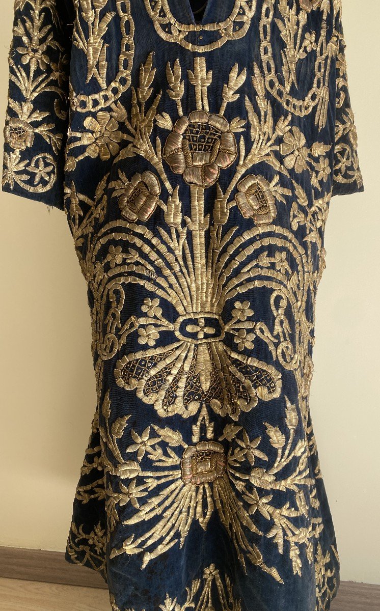 Ottoman Ceremonial Dress In Embroidered Velvet, Richly Embroidered With Gold Threads, 19th Century-photo-3