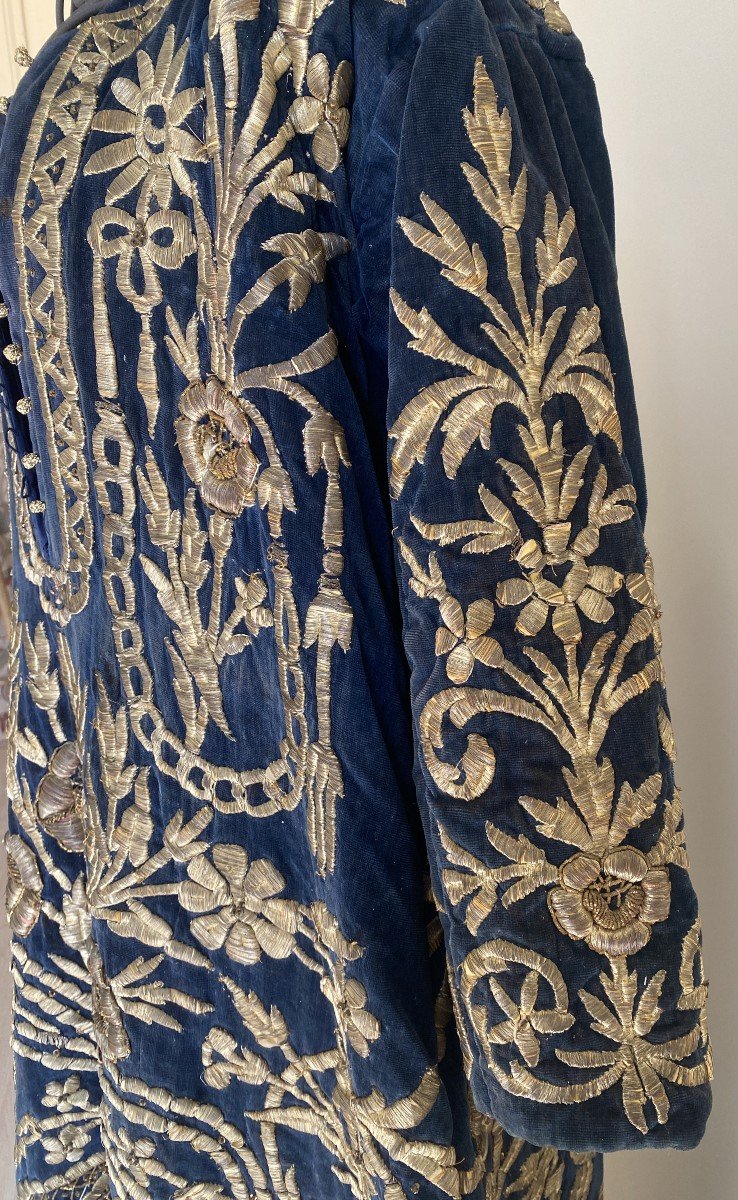 Ottoman Ceremonial Dress In Embroidered Velvet, Richly Embroidered With Gold Threads, 19th Century-photo-6