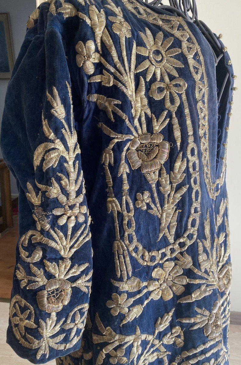 Ottoman Ceremonial Dress In Embroidered Velvet, Richly Embroidered With Gold Threads, 19th Century-photo-7