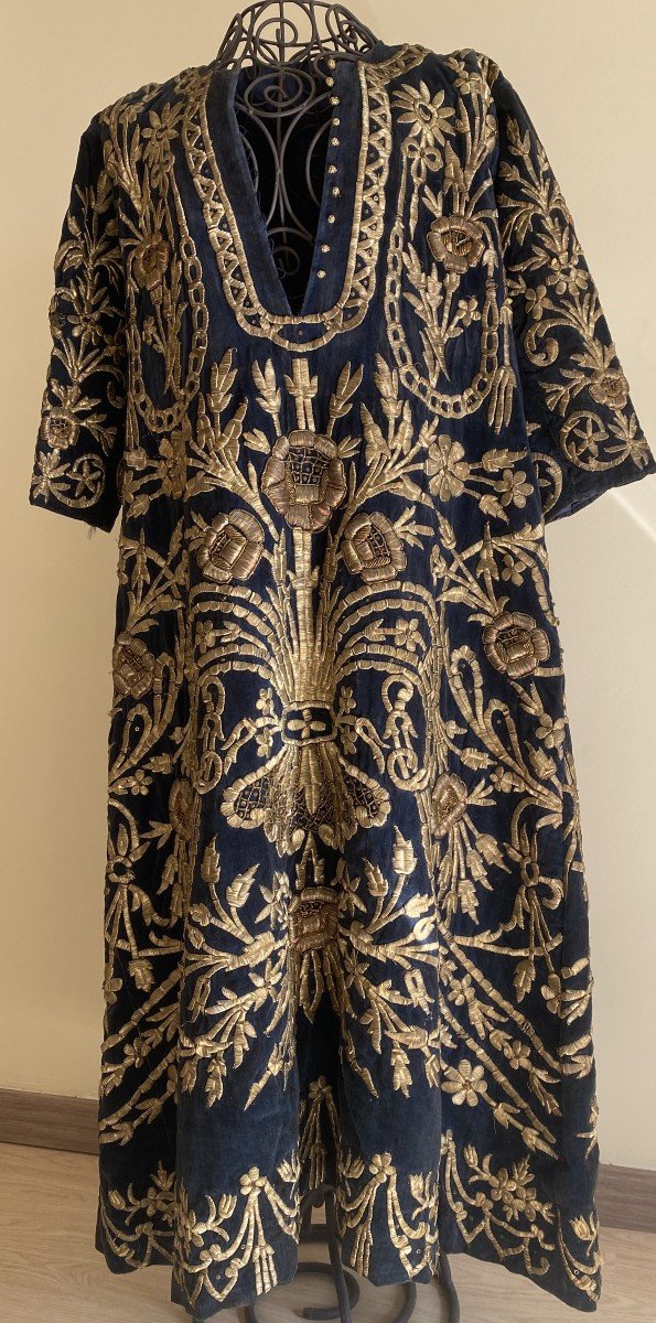 Ottoman Ceremonial Dress In Embroidered Velvet, Richly Embroidered With Gold Threads, 19th Century