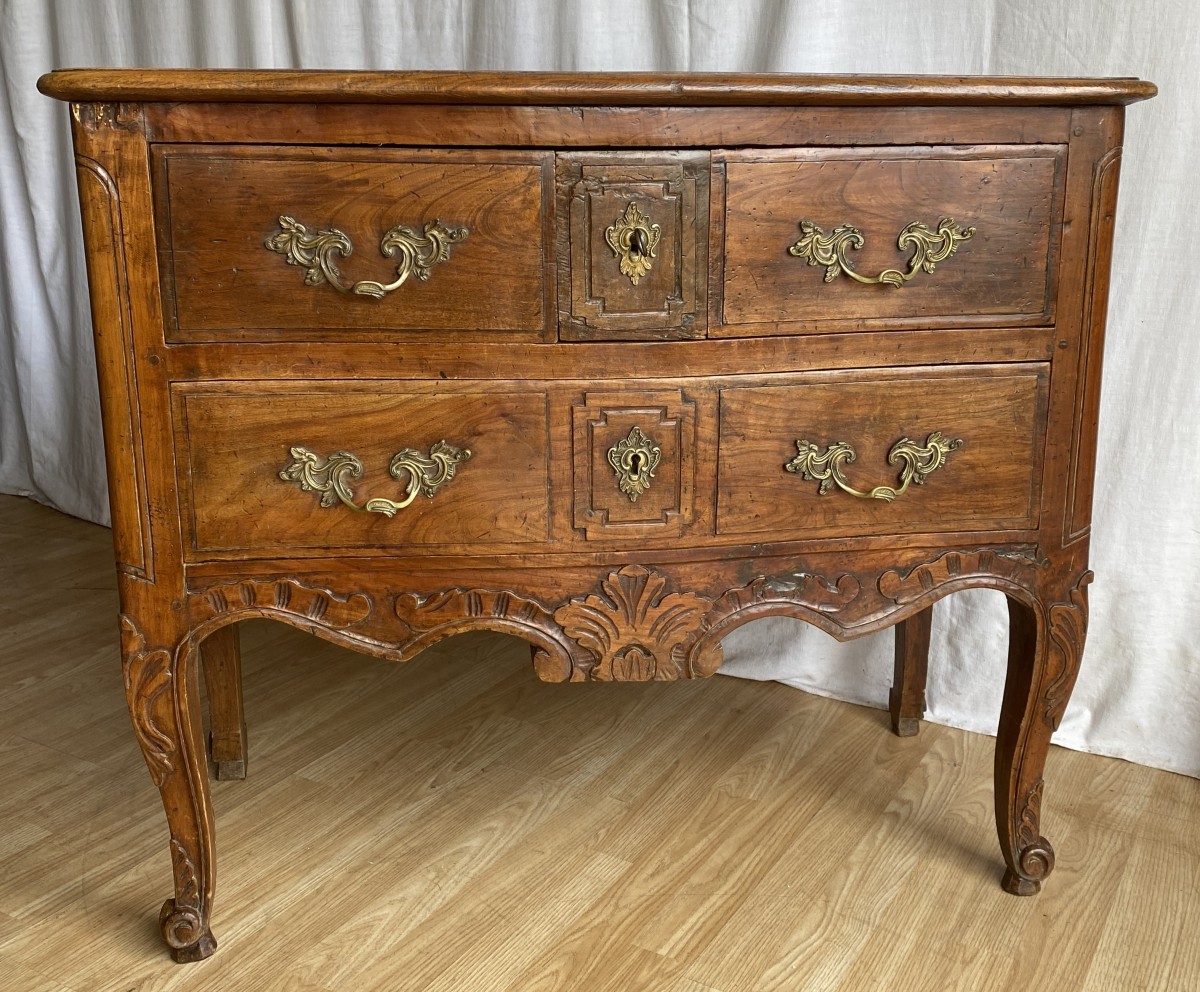 Louis XV Curved Chest Of Drawers In Walnut, 18th Century