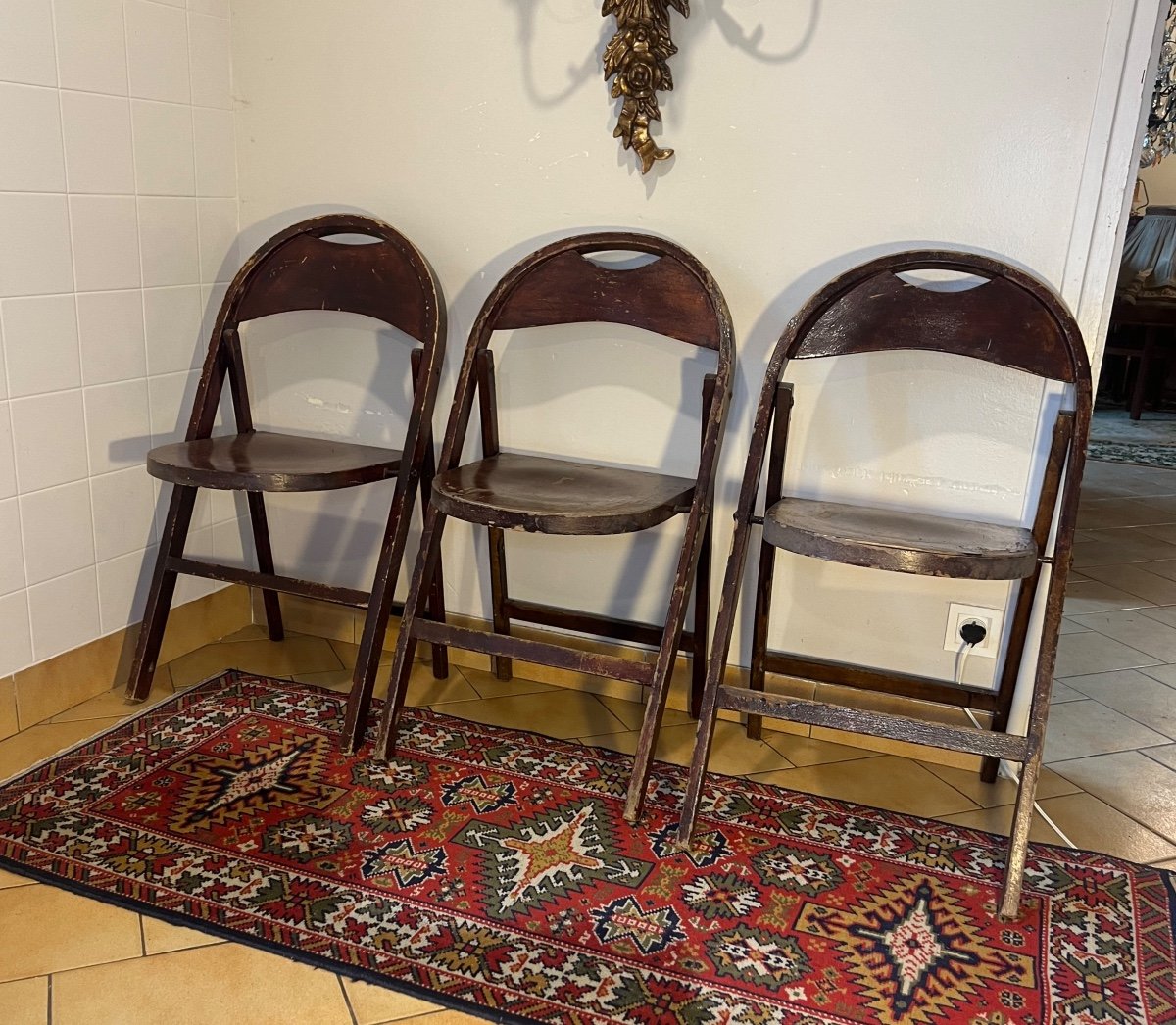 3 Folding Chairs-photo-2