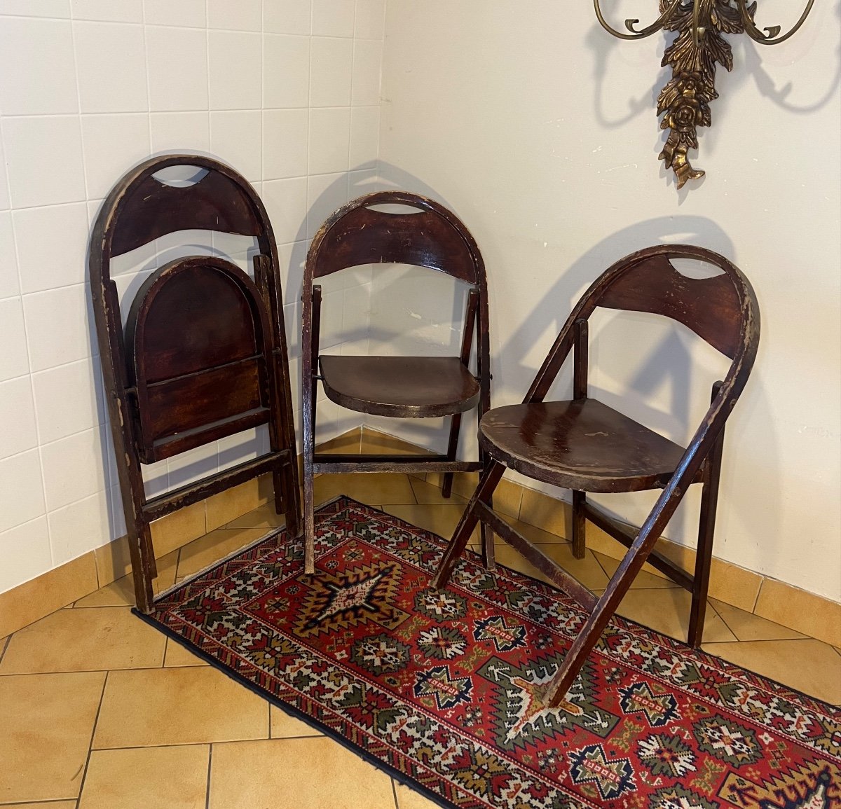3 Folding Chairs-photo-3