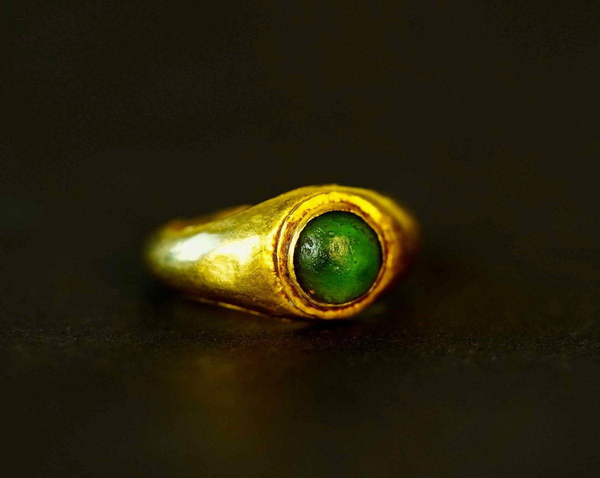 Beutiful Roman Gold Ring And Emerald Glass Paste