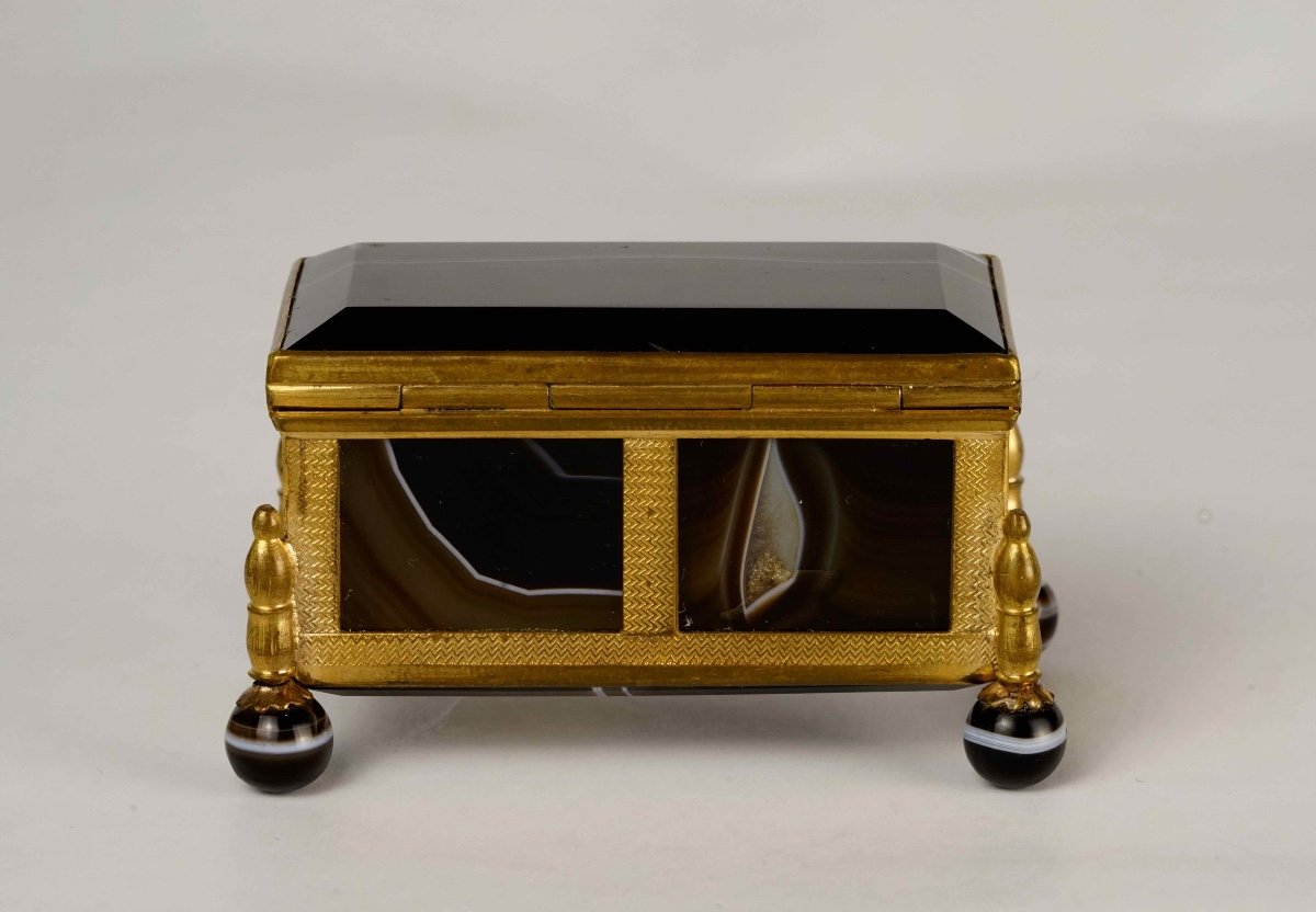 Little Gilded Brass Box Decorated With Black Agate / Onyx Plaques. -photo-1