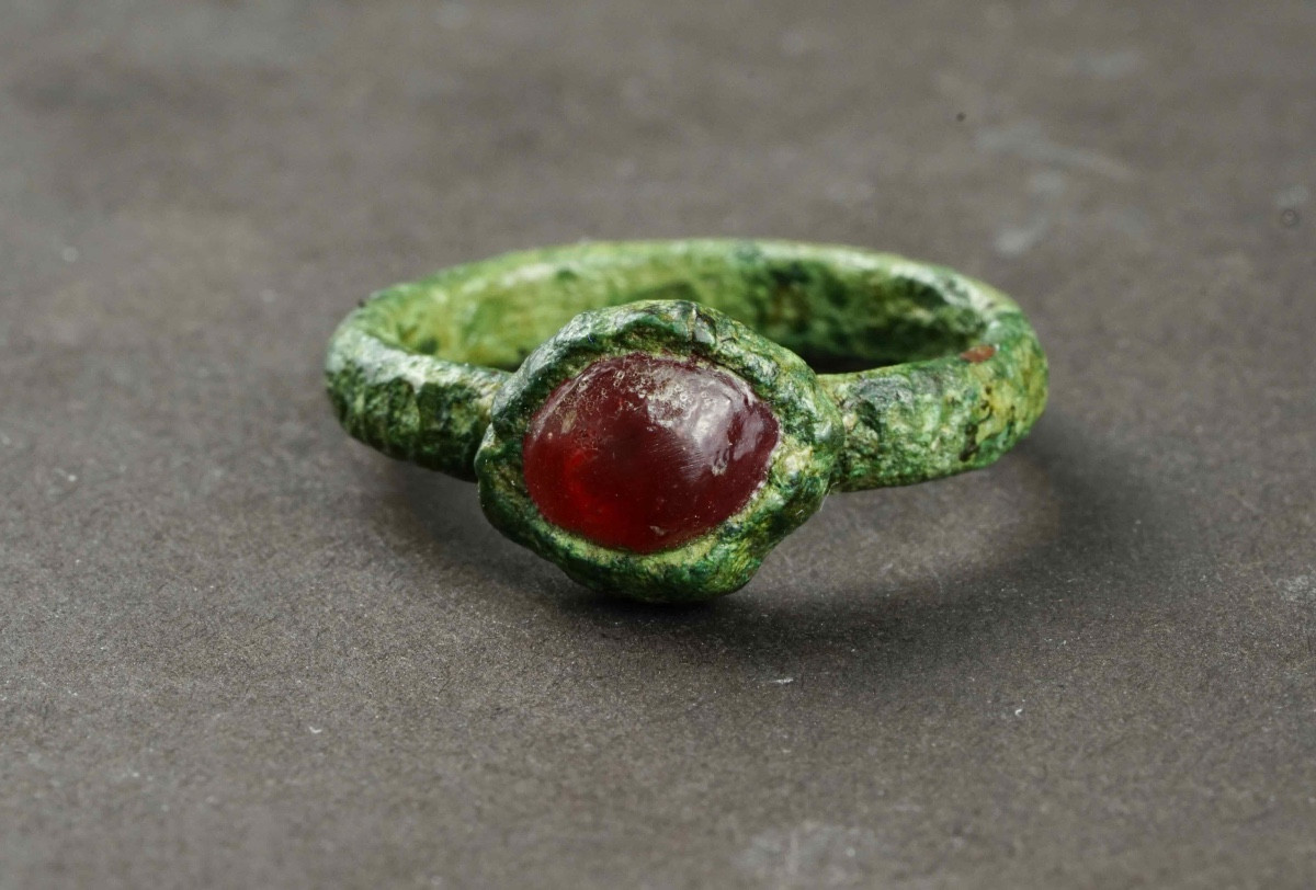 Bague Magique Médiévale En Bronze Avec Un « œil »  En Verre. Moyen-âge-photo-3