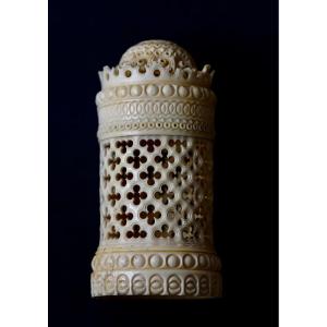 Ivory Pedestal Element With Quadrilobed Patterns