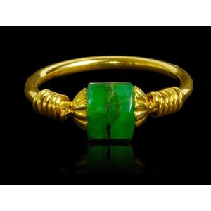 Gold Ring With Roman Emerald Pearl