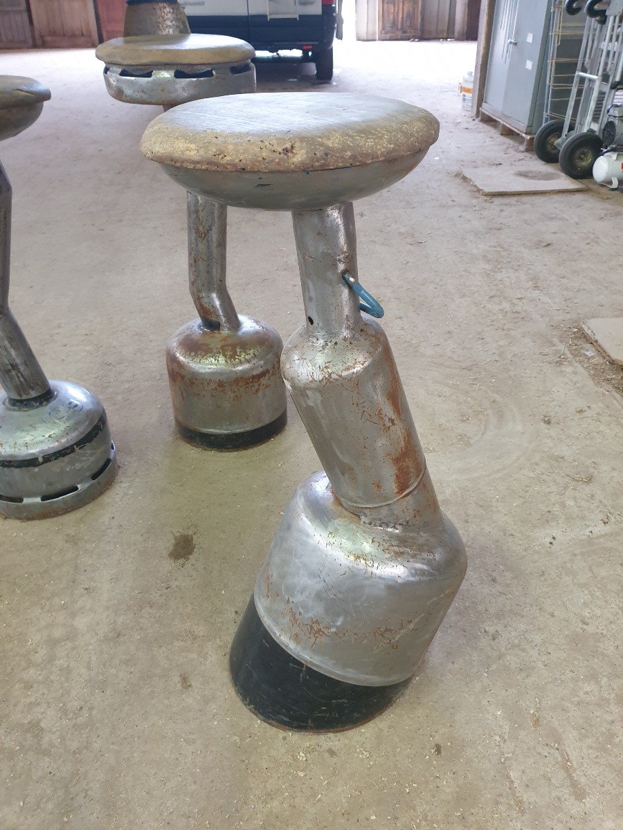 Set Of 4 Atypical Bar Stools In Metal From Gas Bottles-photo-2