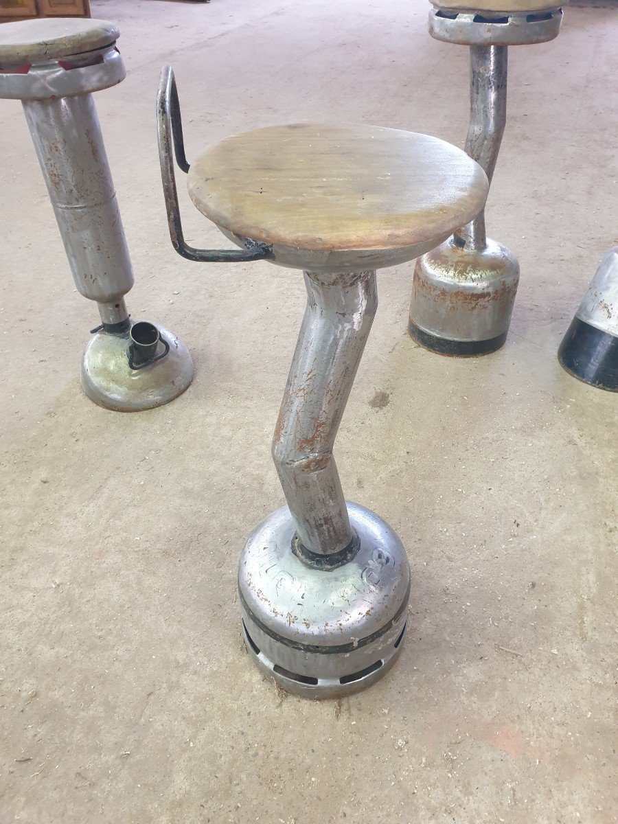 Set Of 4 Atypical Bar Stools In Metal From Gas Bottles-photo-3