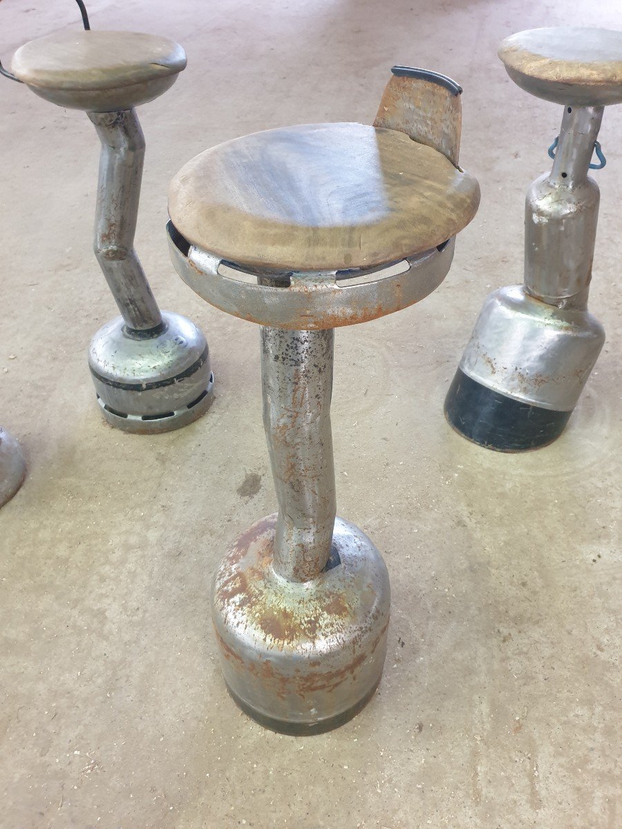 Set Of 4 Atypical Bar Stools In Metal From Gas Bottles-photo-4