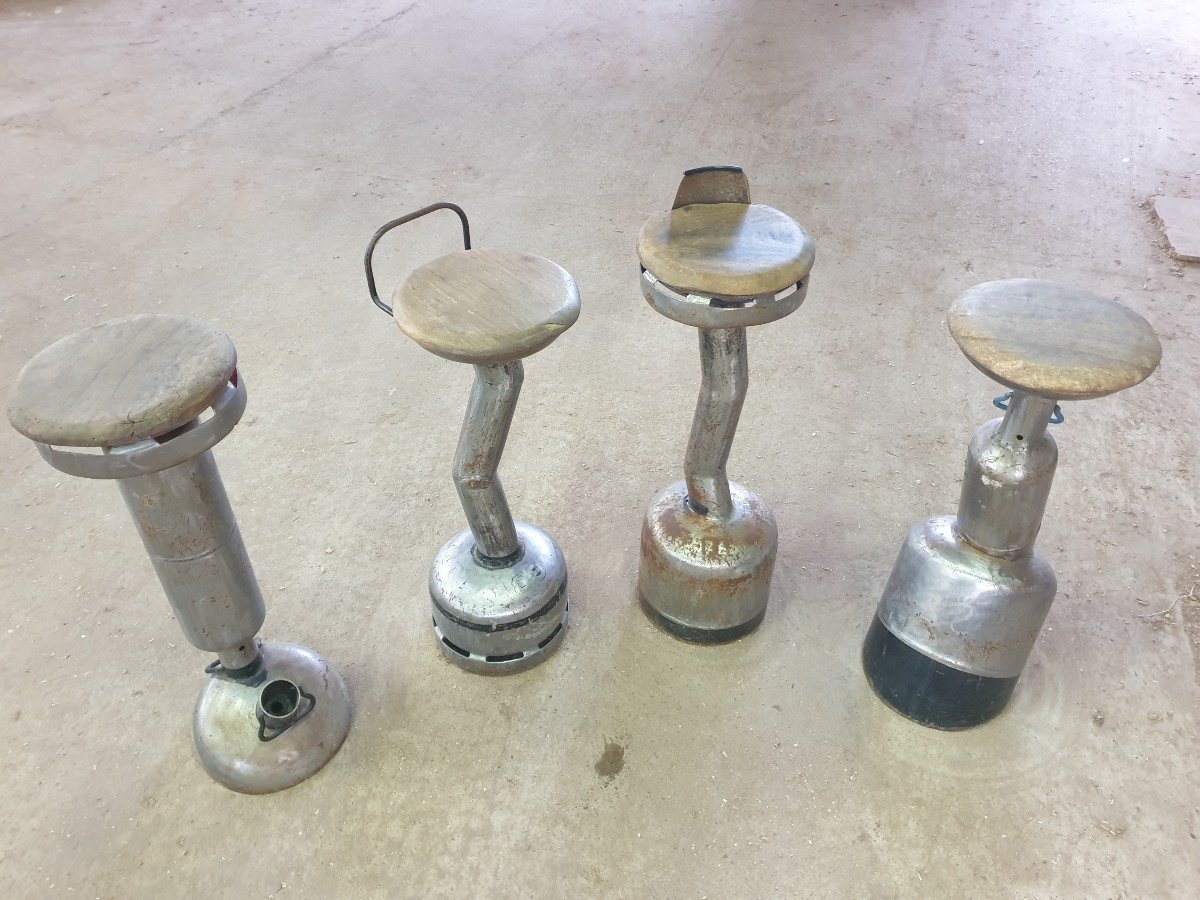 Set Of 4 Atypical Bar Stools In Metal From Gas Bottles-photo-2