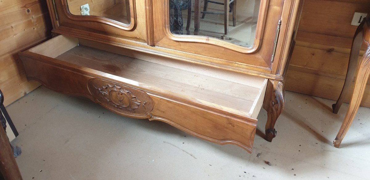 Beautiful Wardrobe With Two Mirrored Doors And Its Carved Cornice - Louis XV Style-photo-6