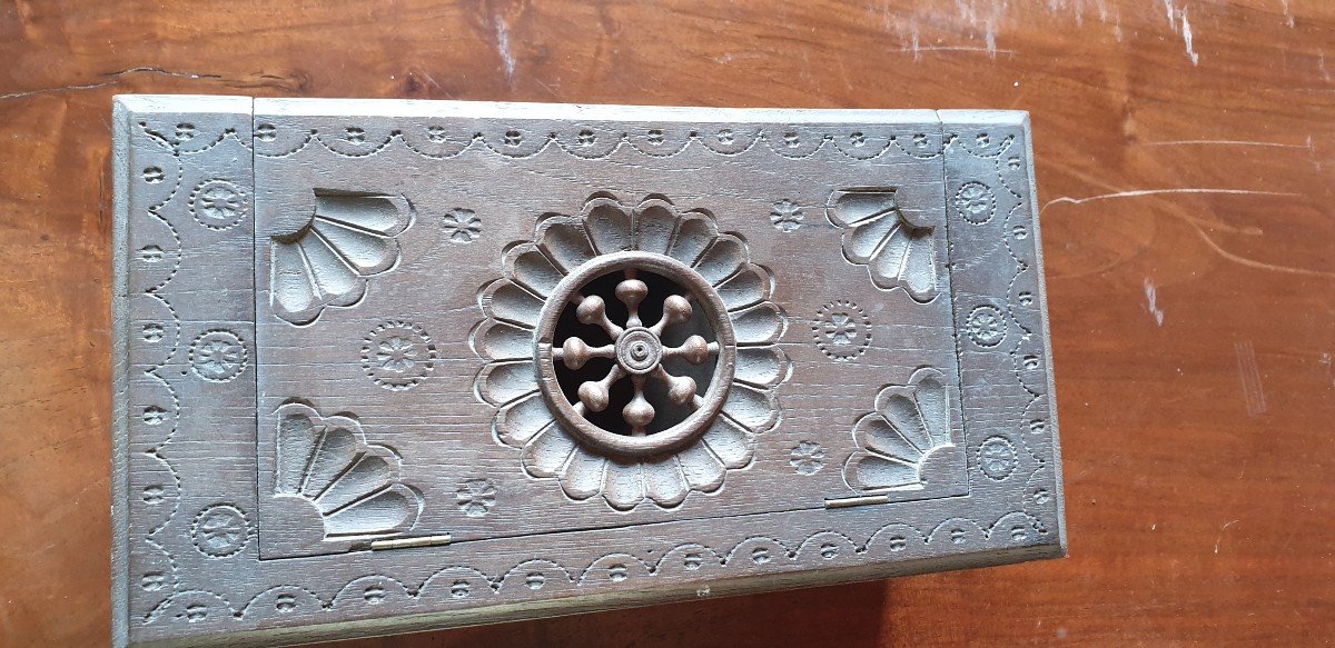 Finely Carved Cigar Or Jewelry Box - Breton Style - 20th Century-photo-2