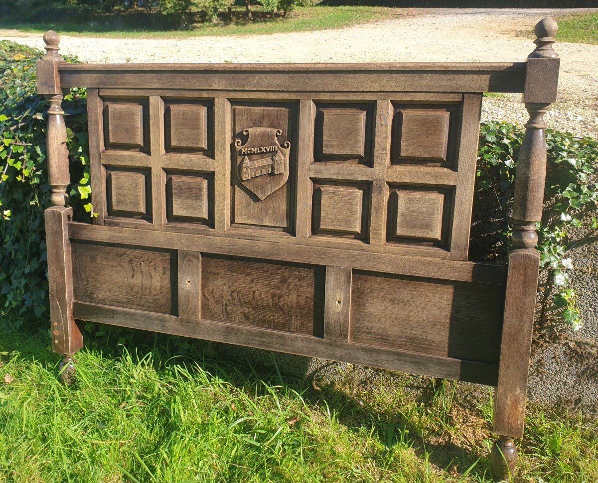 Boiserie - Tête De Lit En Chêne Avec Motif Sculpté Et Daté - XXè