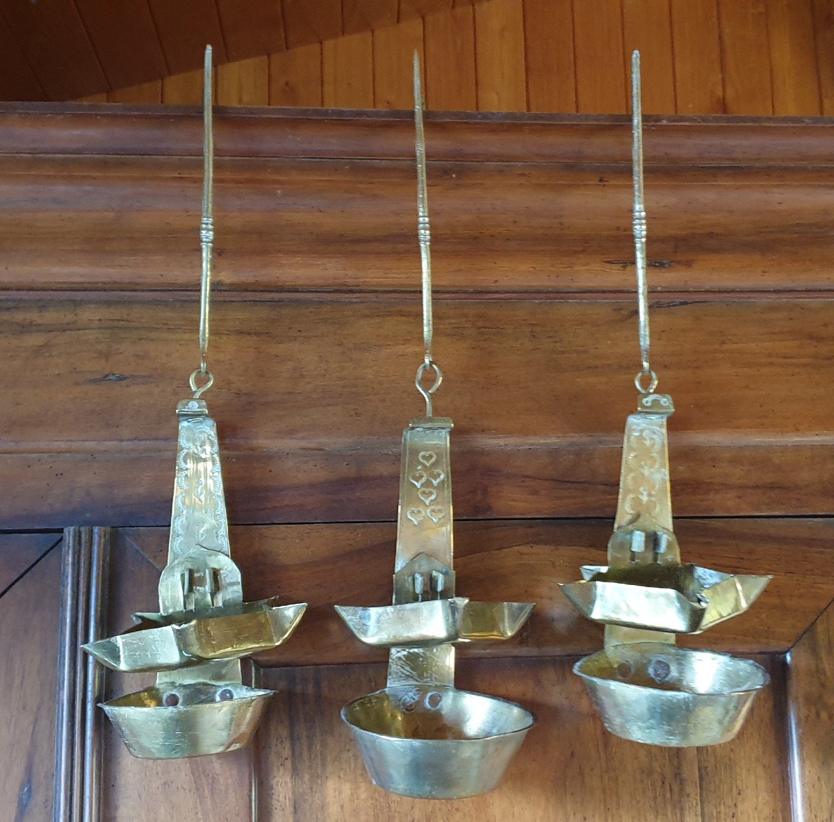 Set Of 3 Oil Lamps - Caleils / Chaleils / Calelh In Brass - 19th Century