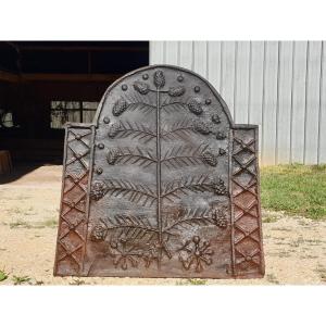 17th Century Landes Pine Pattern Cast Iron Fireplace Plate