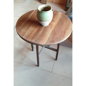 Friendly 20th Century Pine Pedestal Table