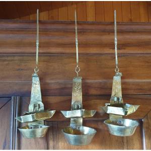 Set Of 3 Oil Lamps - Caleils / Chaleils / Calelh In Brass - 19th Century