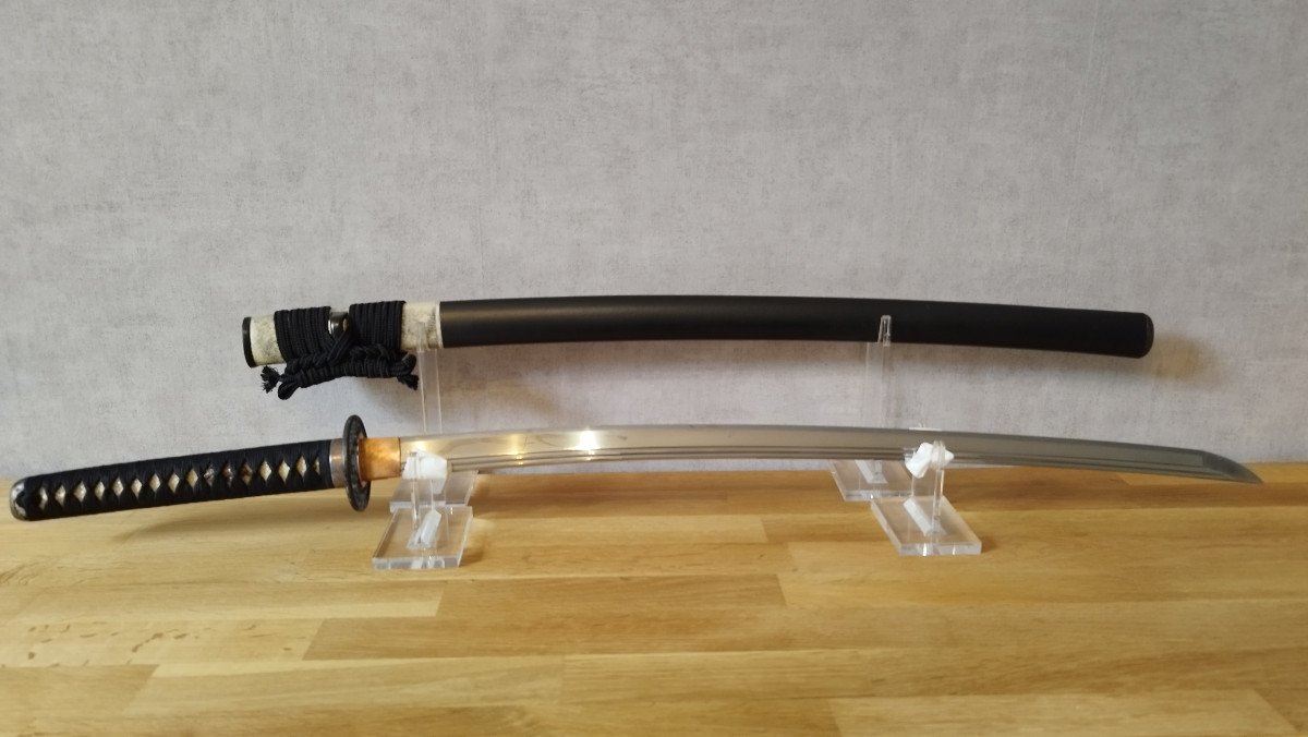 Atypical Katana From The Showa Period With Its Double-grooved Mumei Blade And Its Koshirae