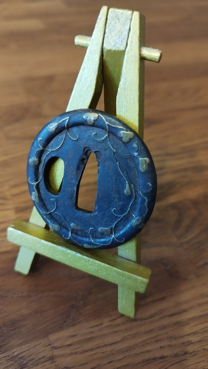 Rare et Assez Inhabituelle Tsuba Ancienne De l'Epoque Edo, De Tanto De Type Heianjo.  