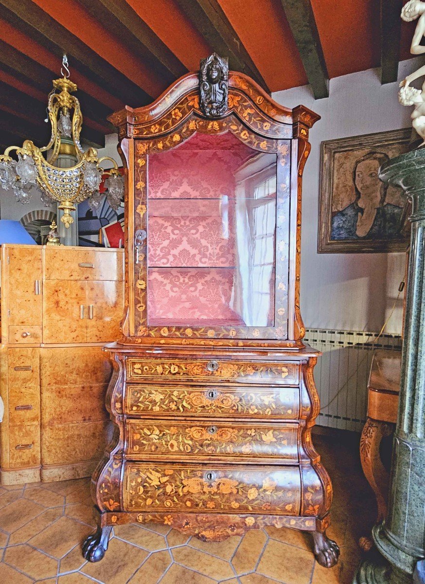 Dutch Showcase Cabinet In Inlaid Walnut XVIIIth