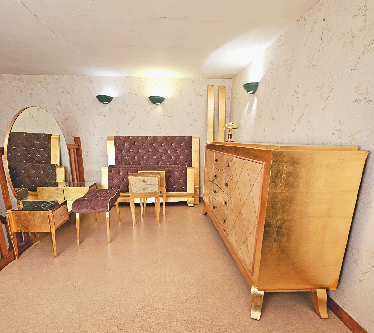 1940s Bedroom In Parchment And Gold Leaf