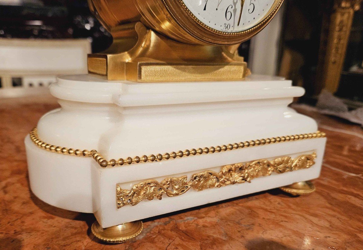 Louis XVI Style Gilt Bronze And White Marble Clock-photo-6