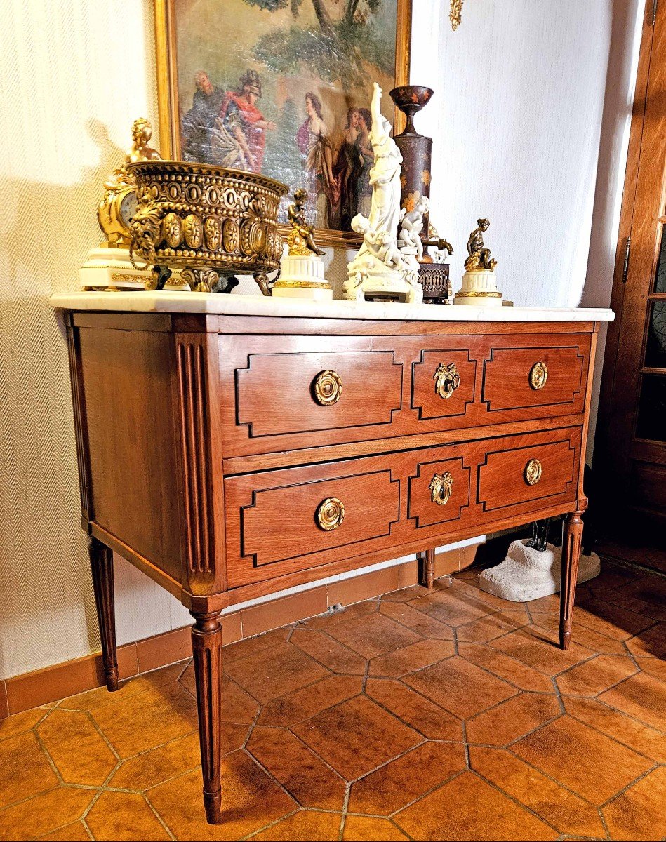 Louis XVI Period Sauteuse Chest Of Drawers In Mahogany With Ebony Marquetry-photo-2