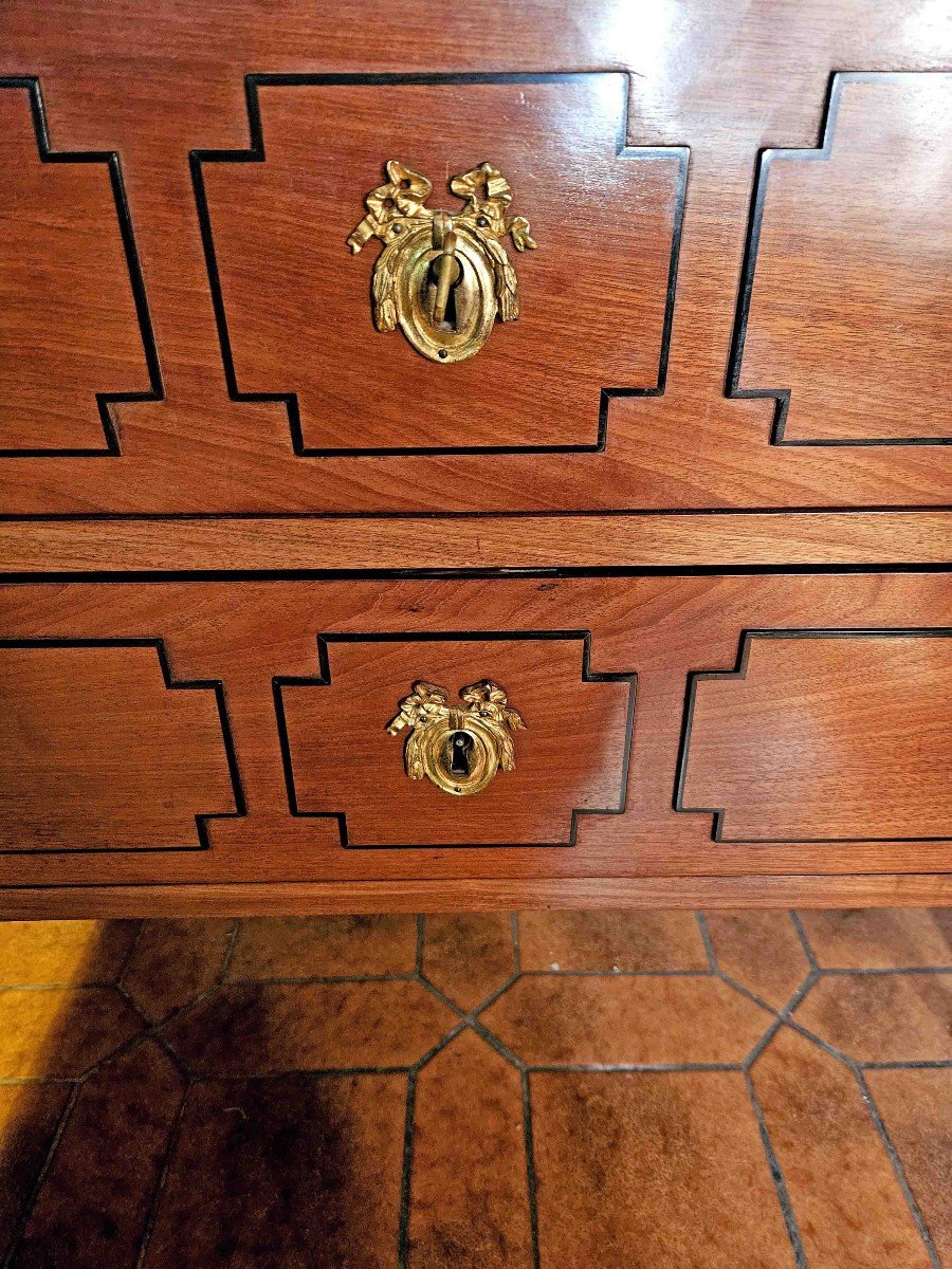 Louis XVI Period Sauteuse Chest Of Drawers In Mahogany With Ebony Marquetry-photo-3