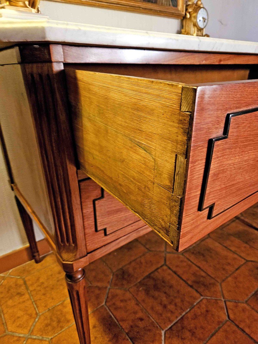 Louis XVI Period Sauteuse Chest Of Drawers In Mahogany With Ebony Marquetry-photo-3