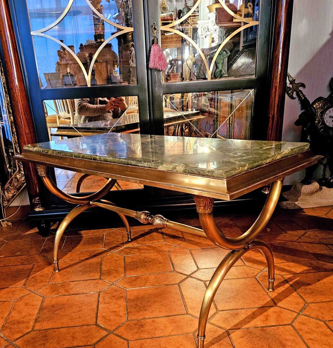 Neoclassical Coffee Table With Curule Base-photo-5