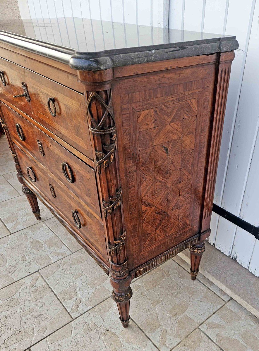 Petite Commode St Louis XVI Marquet&eacute;e Et Sculpt&eacute;e-photo-1