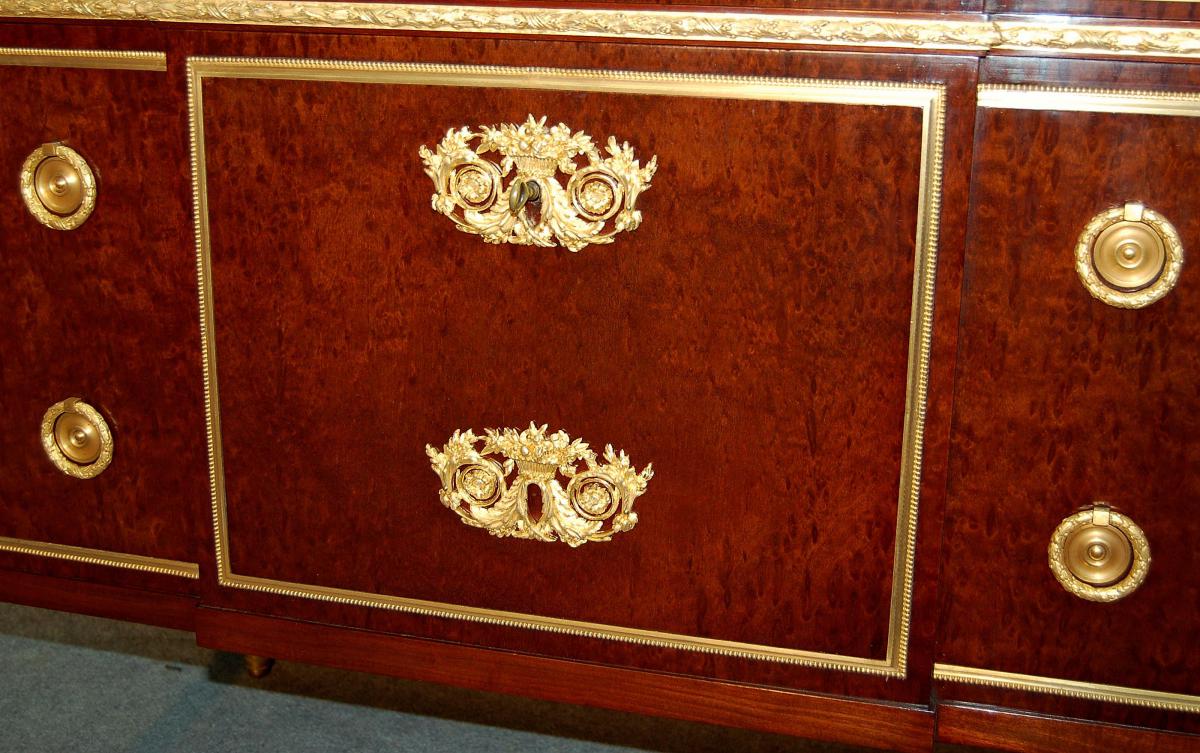 Convenient To Jump Mahogany And Gilt Bronze Spot-photo-1