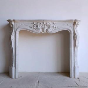 Petite cheminée de style Louis XV en marbre