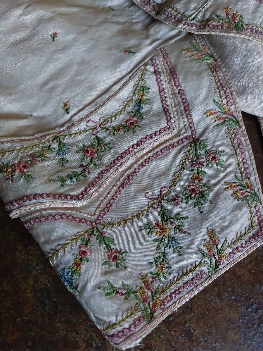 18th Century Embroidered Silk Vest-photo-4